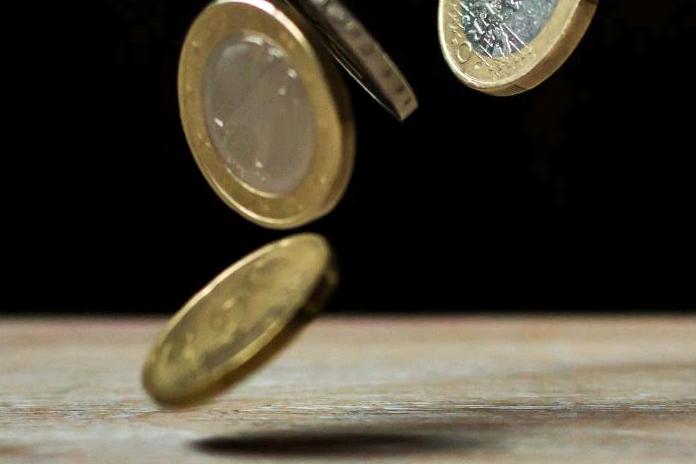 Pritarta siūlymui didinti minimalią mėnesinę algą iki 607 eurų