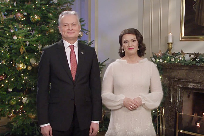 Lietuvos Respublikos Prezidento Gitano Nausėdos ir ponios Dianos Nausėdienės sveikinimas šalies žmonėms šv. Kalėdų proga