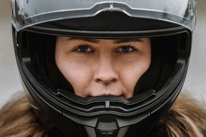 Pavežėja dirbanti motociklininkė: nėra nieko vertingiau už laisvę