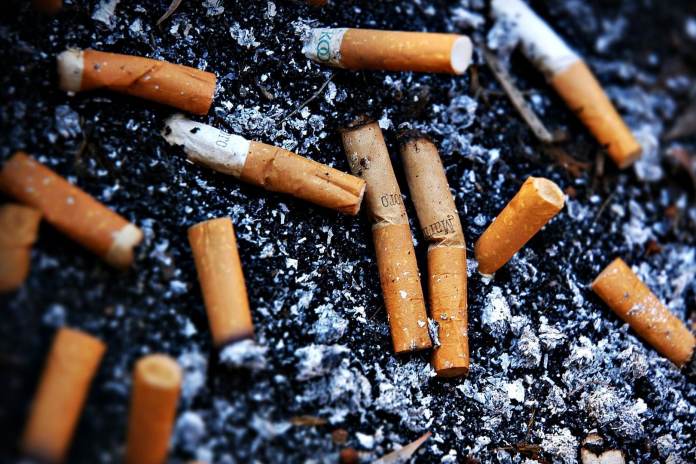 Kiek pajamų dėl rūkančiųjų netenka valstybė?