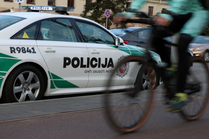 Policijos pareigūnai primins dviračių ir elektrinių paspirtukų vairuotojams jų atsakomybę