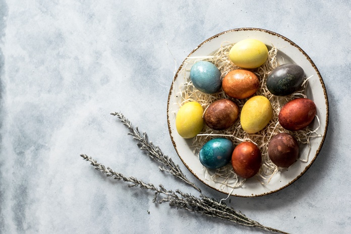 Pigūs kiaušinių dažymo būdai: kokių produktų reikėtų įsigyti jau dabar?