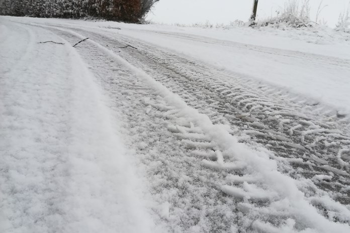 Kelininkai perspėja: dėl susiformavusio plikledžio ar pažliugusio sniego keliuose yra slidžių ruožų