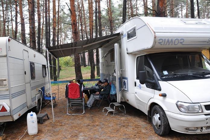 Kelionė su nameliu ant ratų: kaip pasiruošti ir išvengti techninių iššūkių?