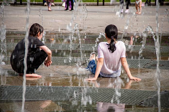 ORAI: Trečiadienio dieną kai kur trumpai palis, bet temperatūra išlieka aukšta