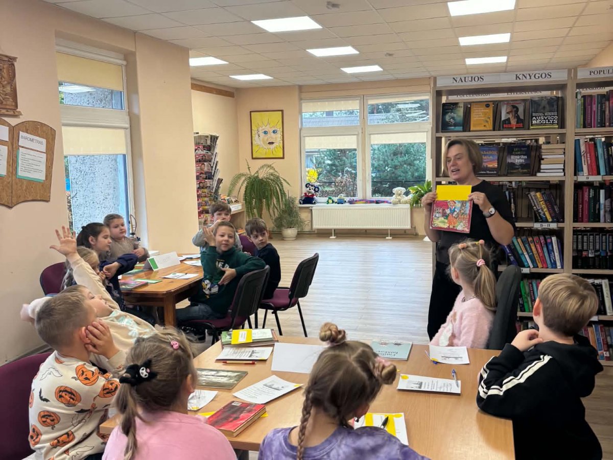 Popietė „Kas slepiasi knygų lentynose?“ | Skuodo rajono savivaldybės – R. Granausko viešoji biblioteka